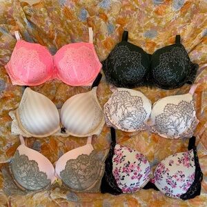 Stunning Collectors Victoria’s Secret Lace Bra Set